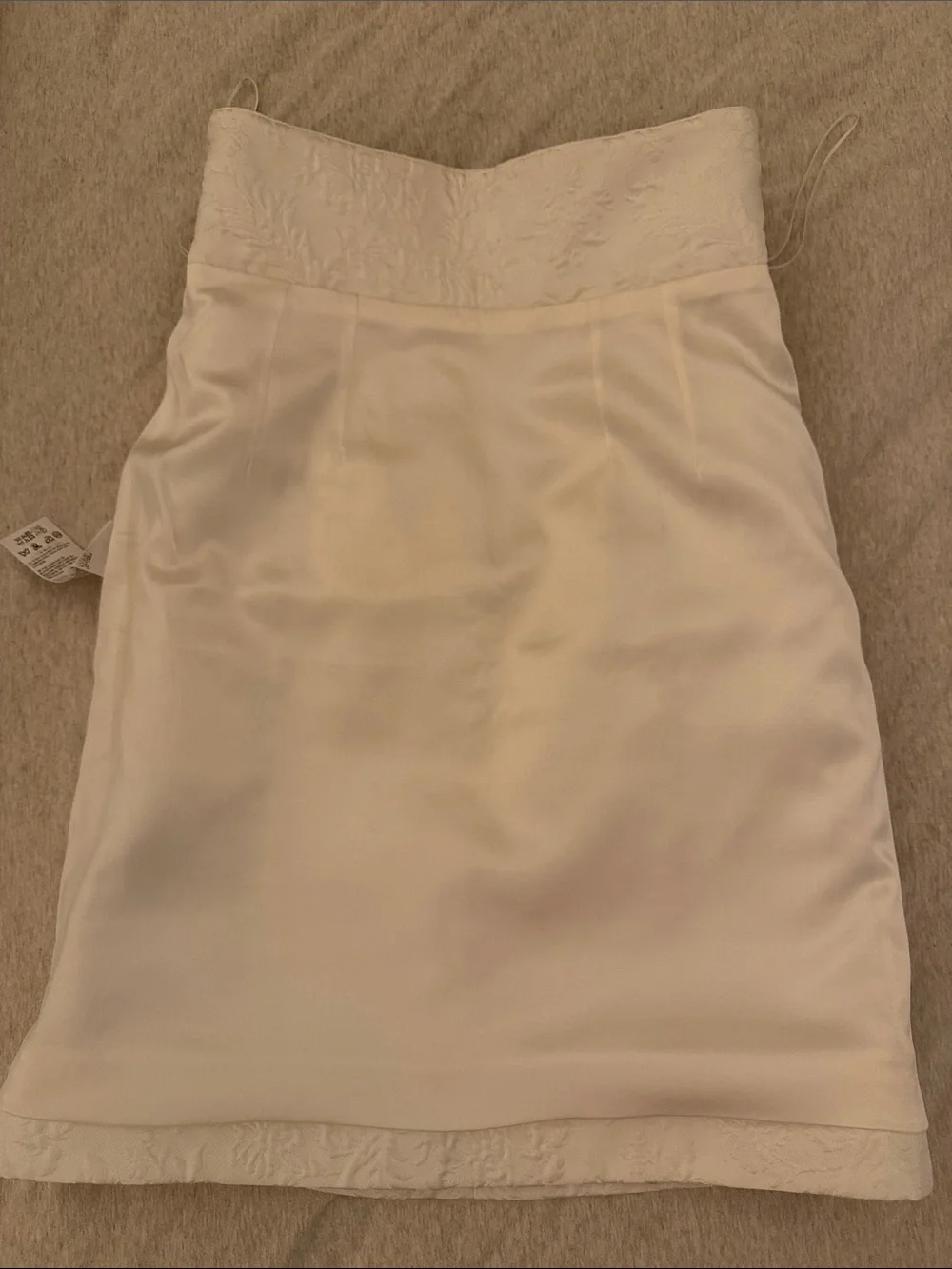 Dolce & Gabbana White Mini Skirt with Black Trim - Picture 6 of 7
